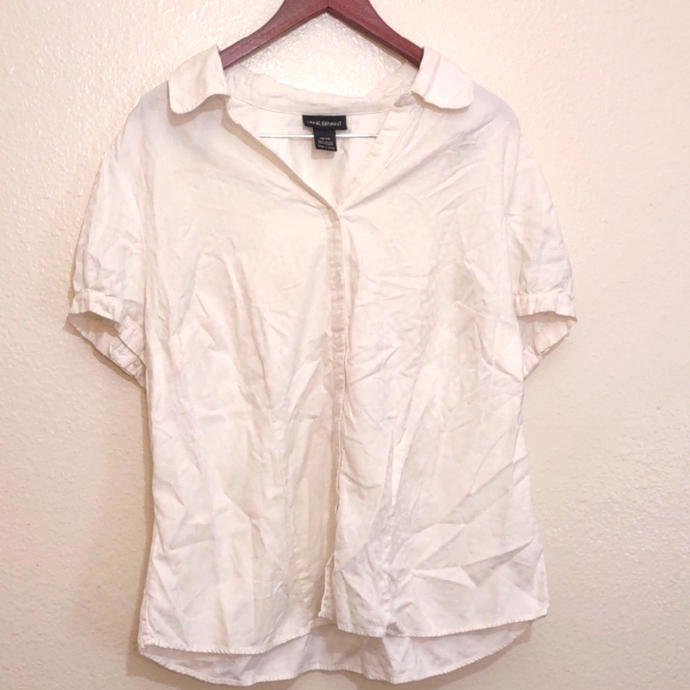 SLIGHTLY USED LANE BRYANT SHORT SLEEVE SHIRT COLOR WHITE SIZE 18/20